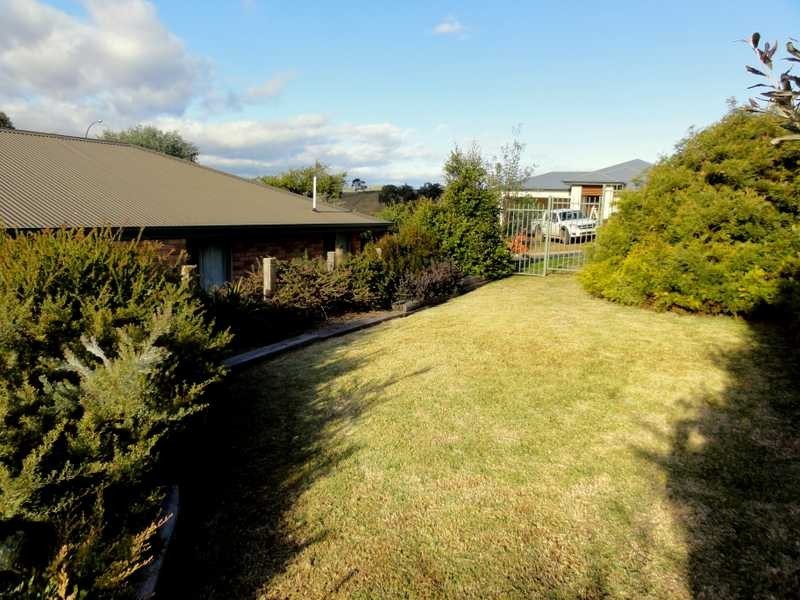 17 Lawson Drive, Gundagai NSW 2722