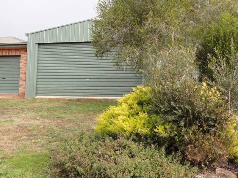 17 Lawson Drive, Gundagai NSW 2722