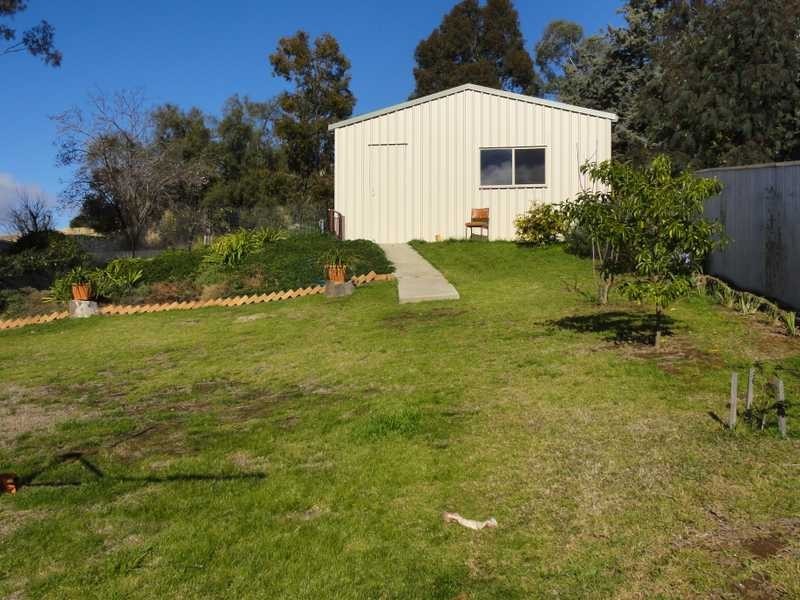 6 Francis Avenue, Gundagai NSW 2722