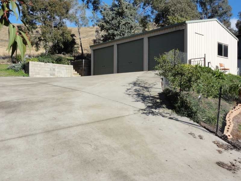 6 Francis Avenue, Gundagai NSW 2722