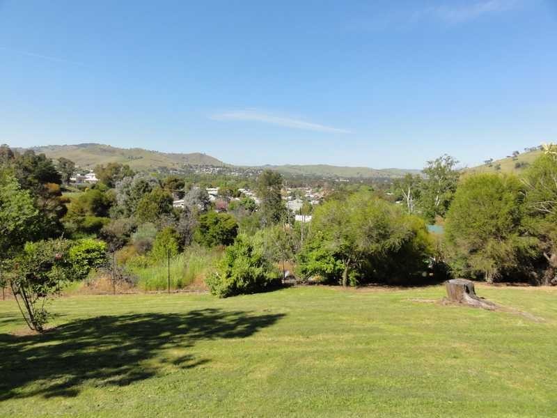 92 West Street, Gundagai NSW 2722
