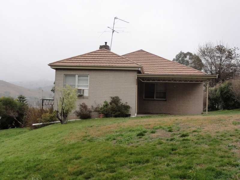 92 West Street, Gundagai NSW 2722