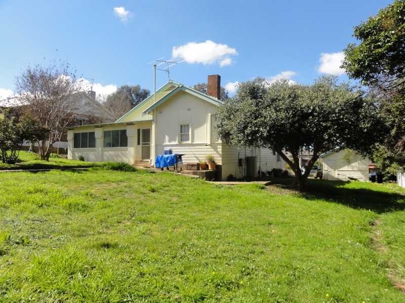 14 Virgil Street, Gundagai NSW 2722