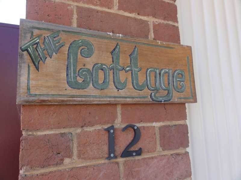 12 Kitchener Street, Gundagai NSW 2722