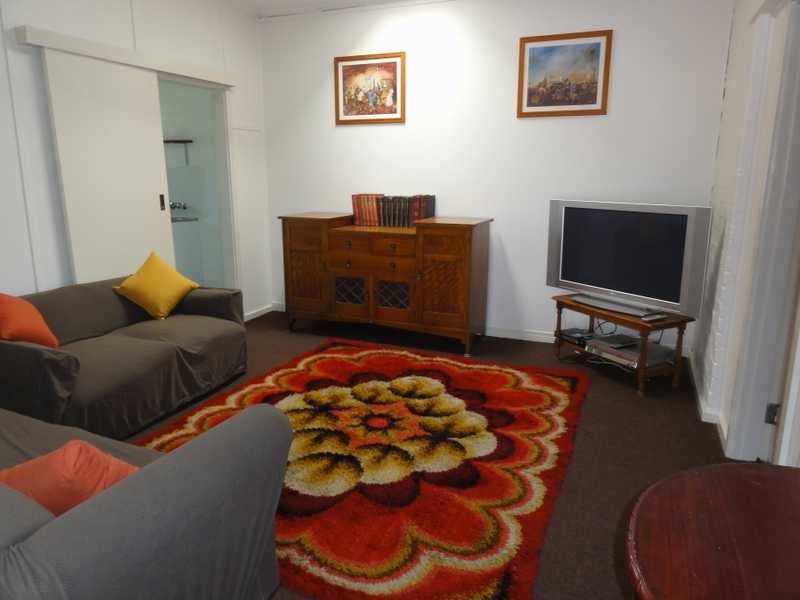 12 Kitchener Street, Gundagai NSW 2722