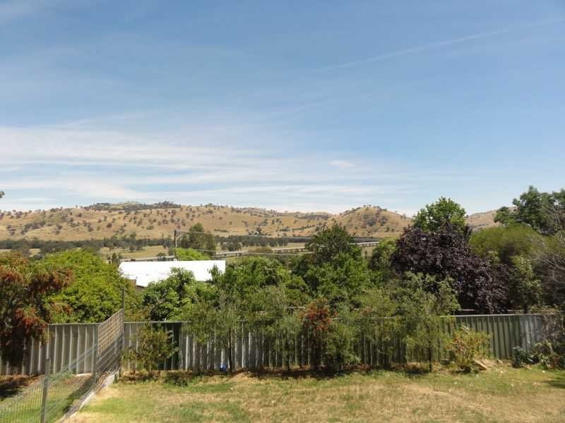 37 Tom Street, Gundagai NSW 2722