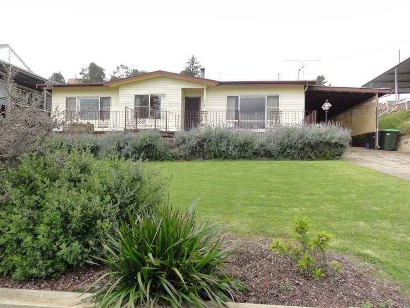 57 Punch Street, Gundagai NSW 2722