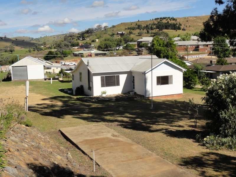 114 West Street, Gundagai NSW 2722