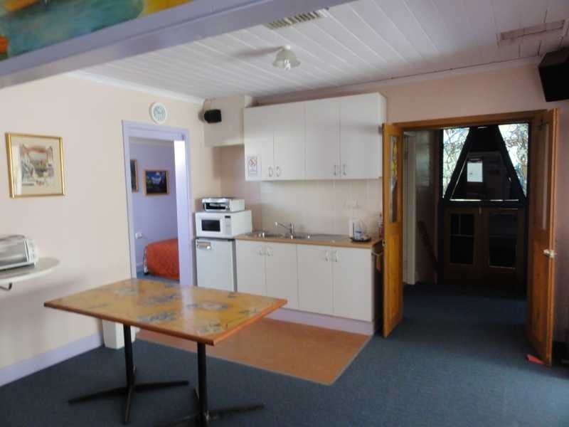 10 Kitchener Street, Gundagai NSW 2722