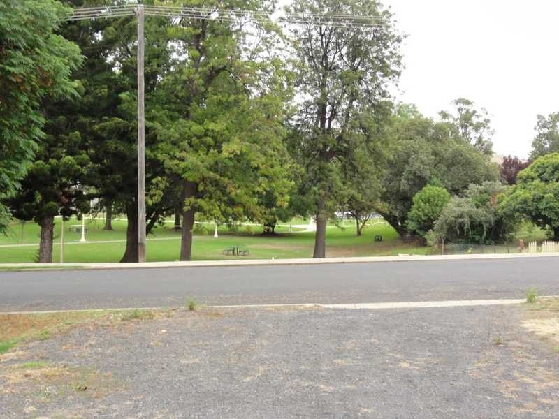 10 Kitchener Street, Gundagai NSW 2722