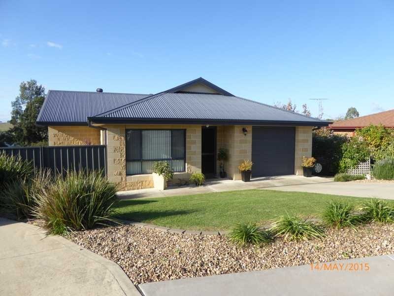 16 Lawson Drive, Gundagai NSW 2722