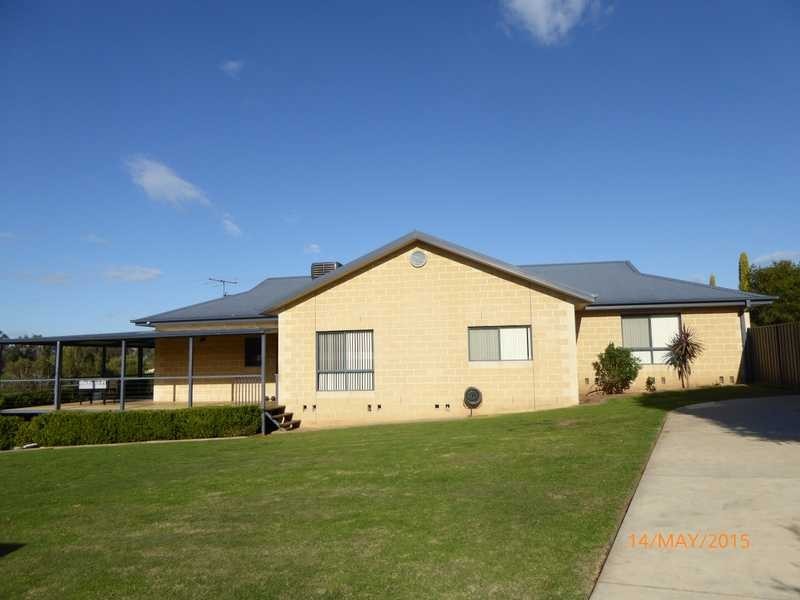 16 Lawson Drive, Gundagai NSW 2722