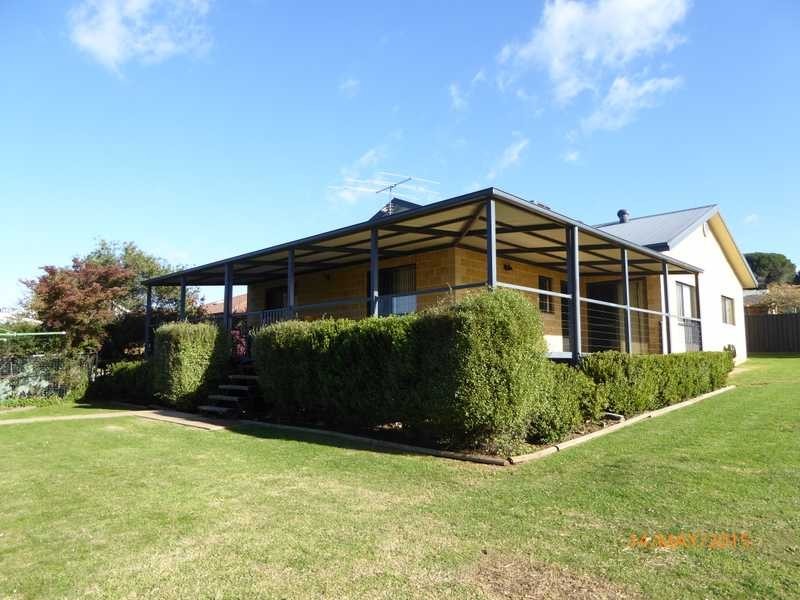 16 Lawson Drive, Gundagai NSW 2722
