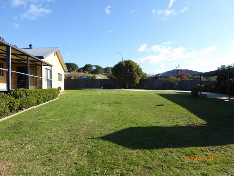 16 Lawson Drive, Gundagai NSW 2722