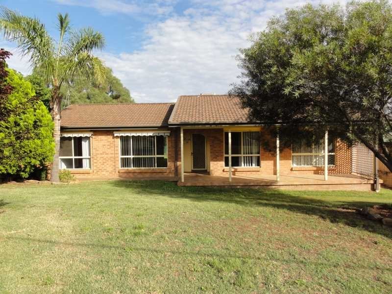 132 West Street, Gundagai NSW 2722