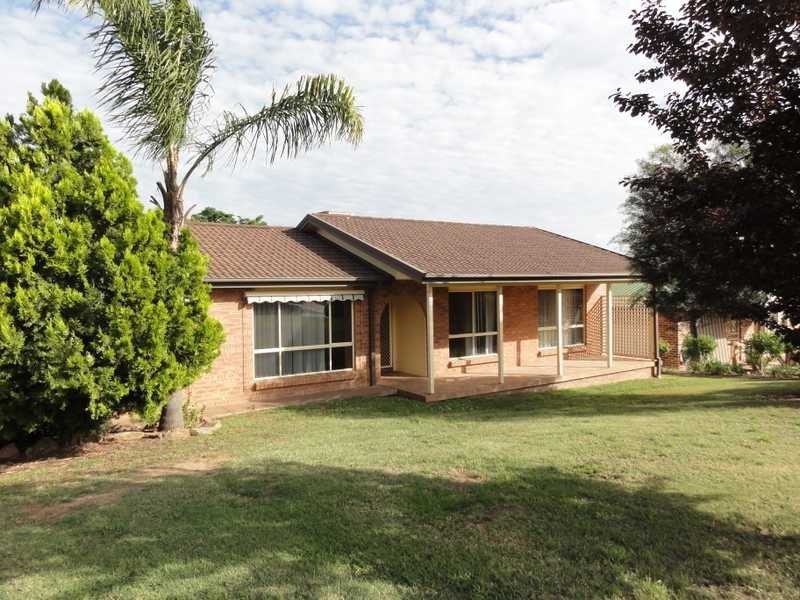 132 West Street, Gundagai NSW 2722