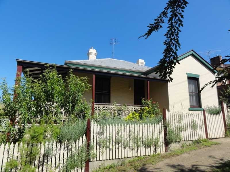 6 Virgil Street, Gundagai NSW 2722