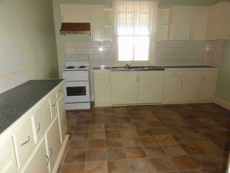 6 Virgil Street, Gundagai NSW 2722