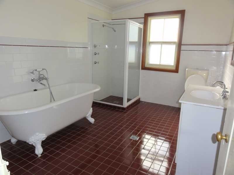 6 Virgil Street, Gundagai NSW 2722