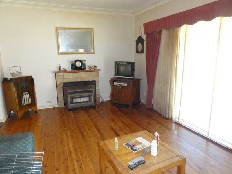 63 Otway Street, Gundagai NSW 2722