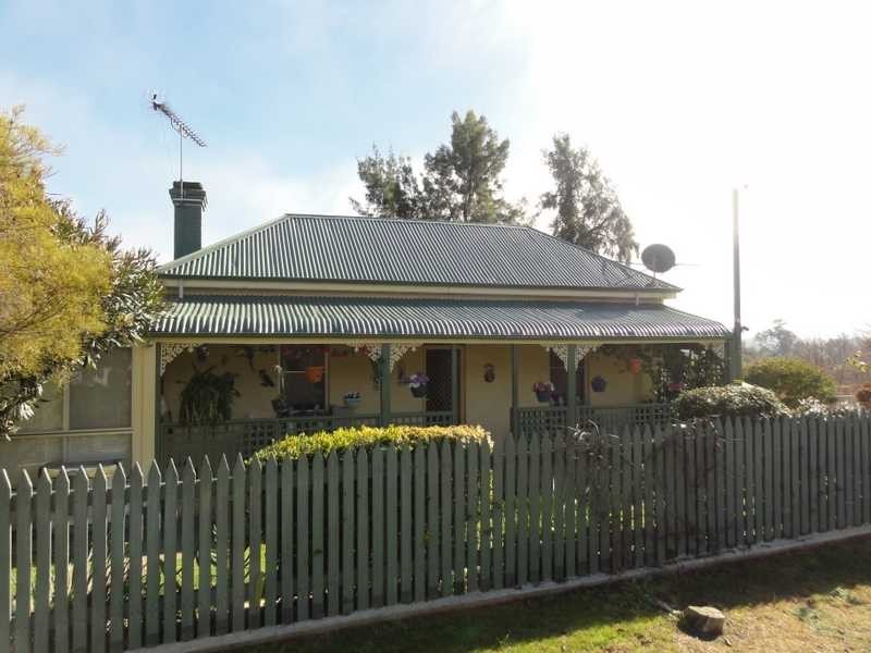 69 Mount Street, Gundagai NSW 2722