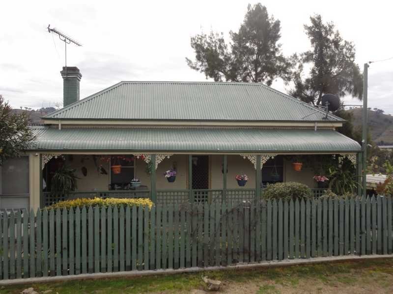 69 Mount Street, Gundagai NSW 2722