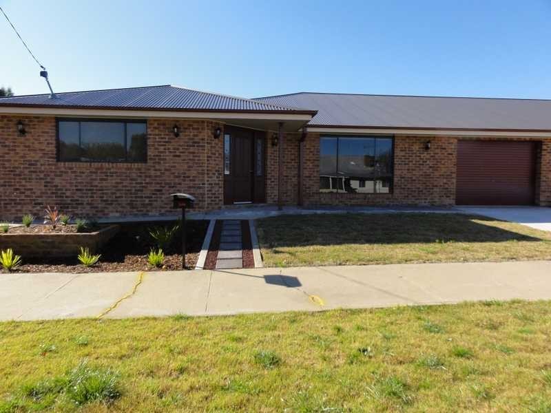 Unit 2/44 West Street, Gundagai NSW 2722