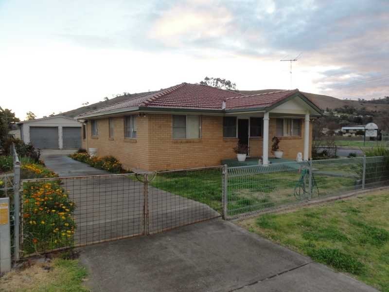 154 Hanley Street, Gundagai NSW 2722