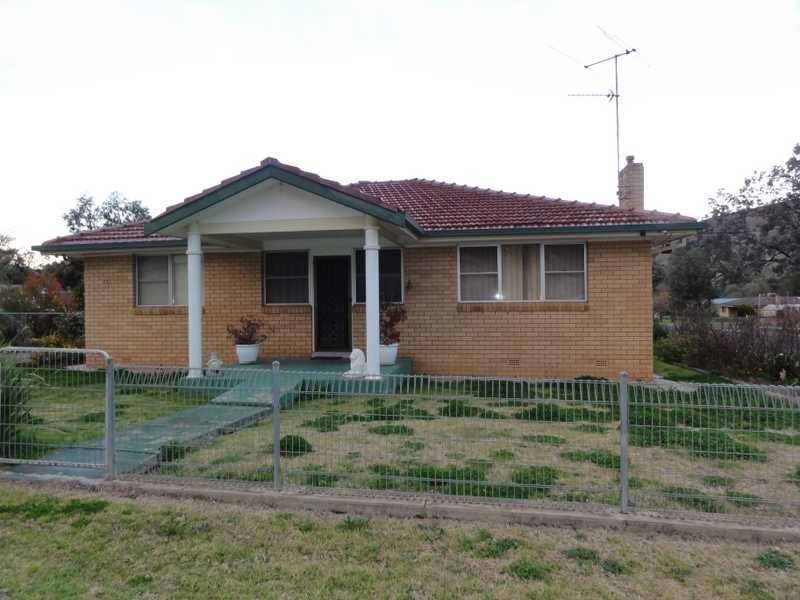 154 Hanley Street, Gundagai NSW 2722