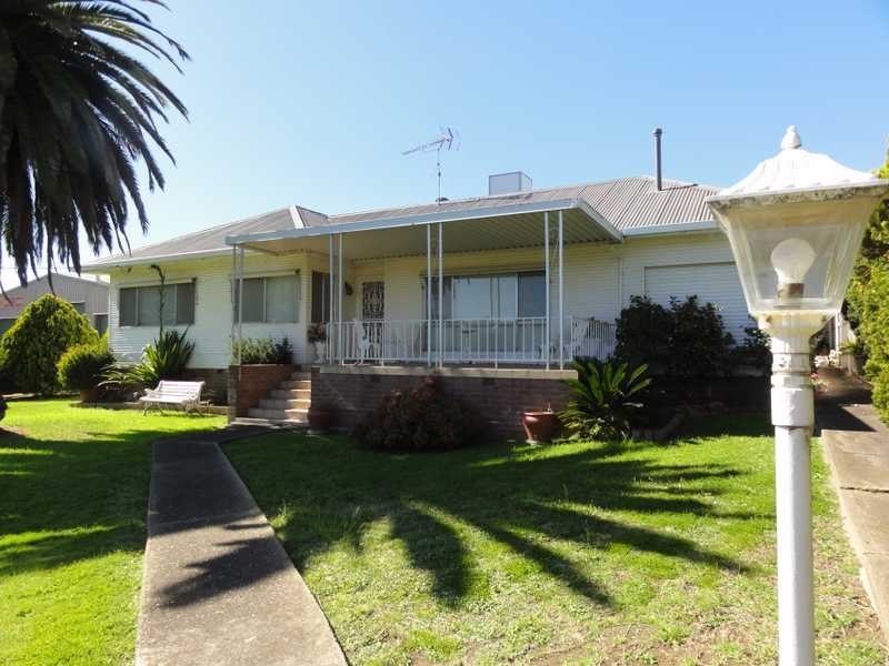114 Punch Street, Gundagai NSW 2722