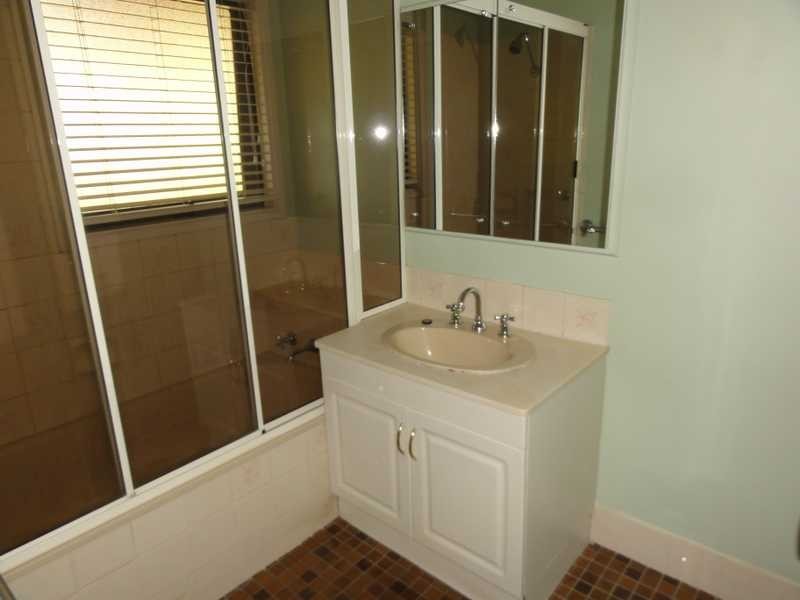 39 Tor Street, Gundagai NSW 2722