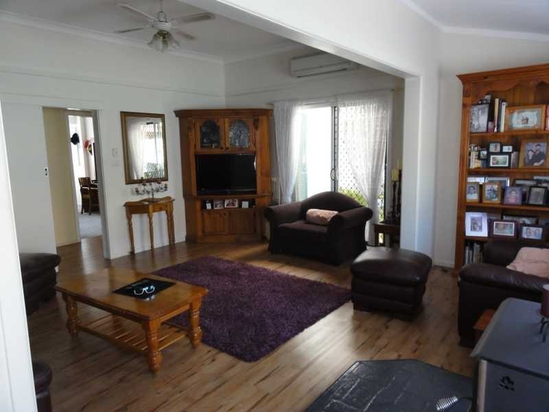 113 Punch Street, Gundagai NSW 2722