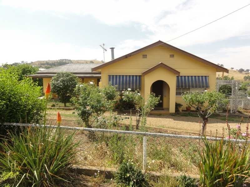 120 West Street, Gundagai NSW 2722