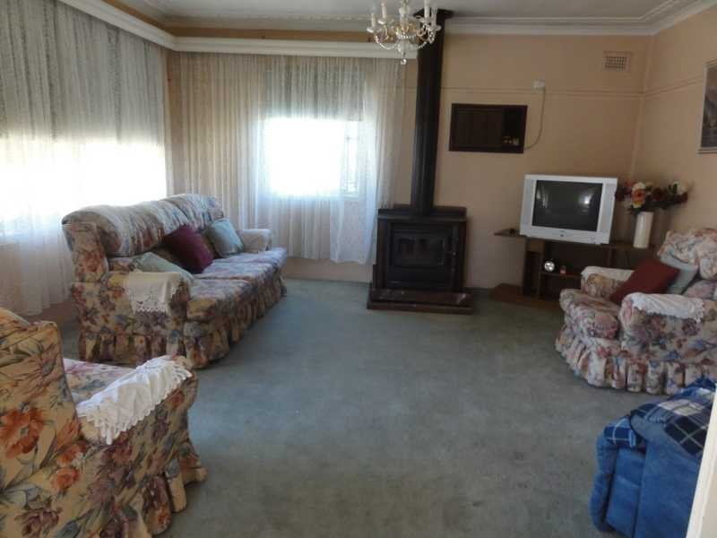 120 West Street, Gundagai NSW 2722
