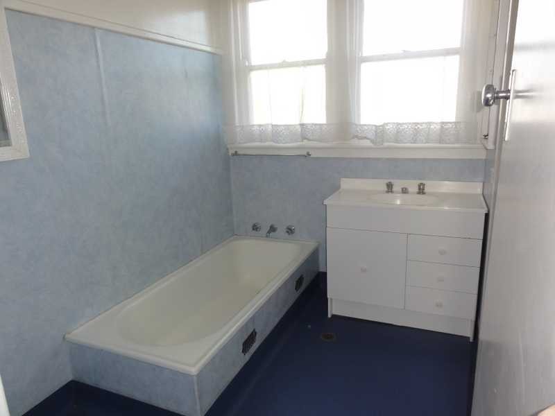 24 Byron Street, Gundagai NSW 2722