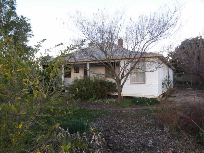 14 Main Street, Coolac NSW 2727