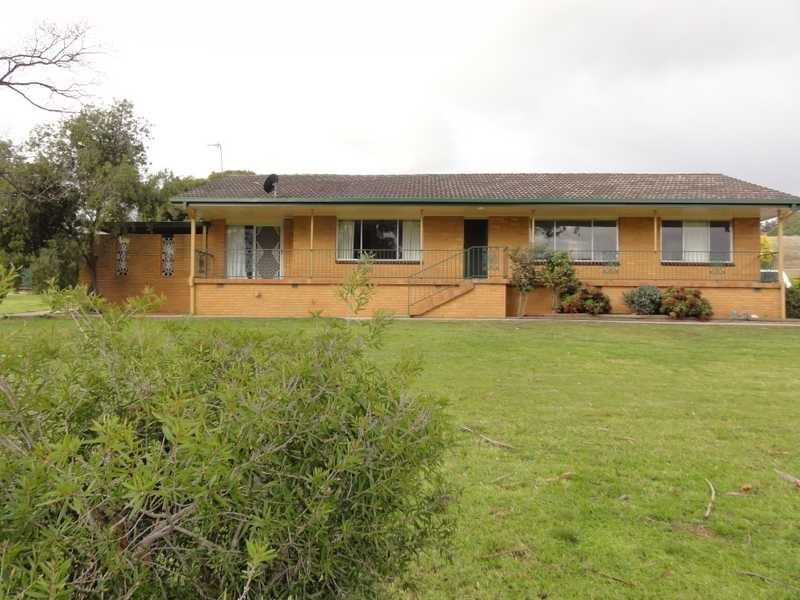 83 Mount Street, Gundagai NSW 2722