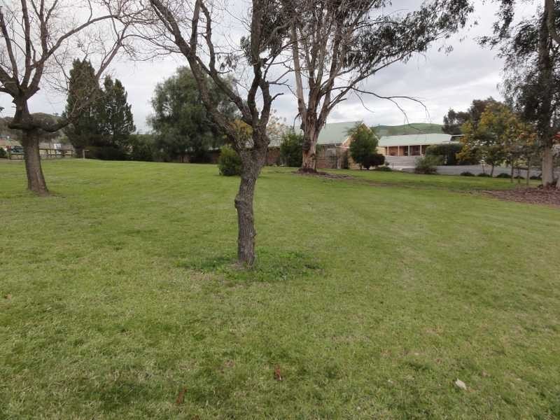 83 Mount Street, Gundagai NSW 2722