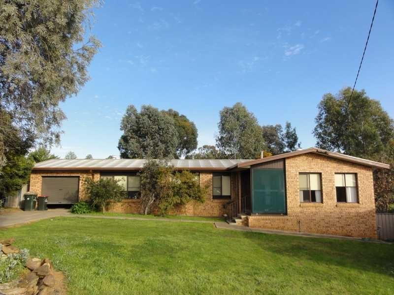 10 Carrigg Place, Gundagai NSW 2722