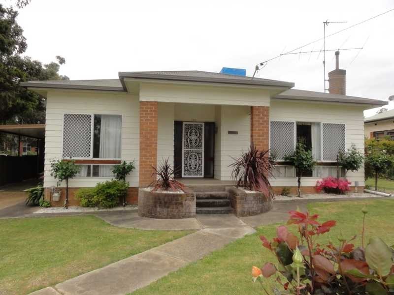 155 Hanley Street, Gundagai NSW 2722