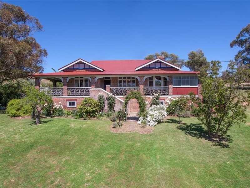 729 Grahamstown Road, Adelong NSW 2729