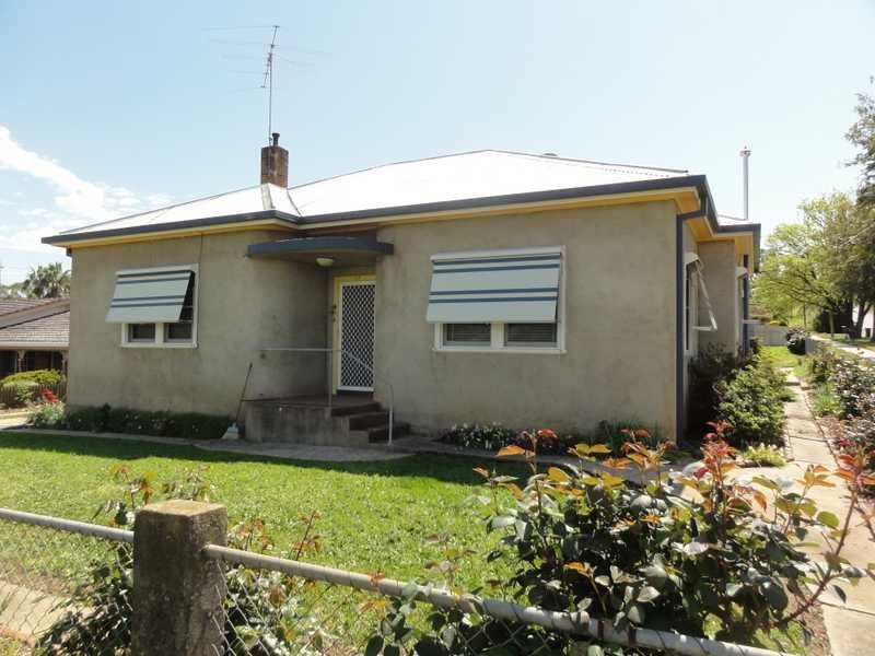 147 Hanley Street, Gundagai NSW 2722