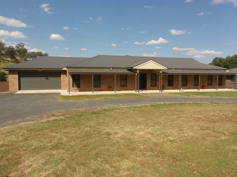 211 Punch Street, Gundagai NSW 2722