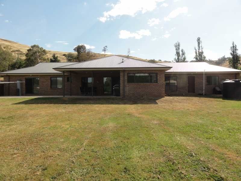 211 Punch Street, Gundagai NSW 2722