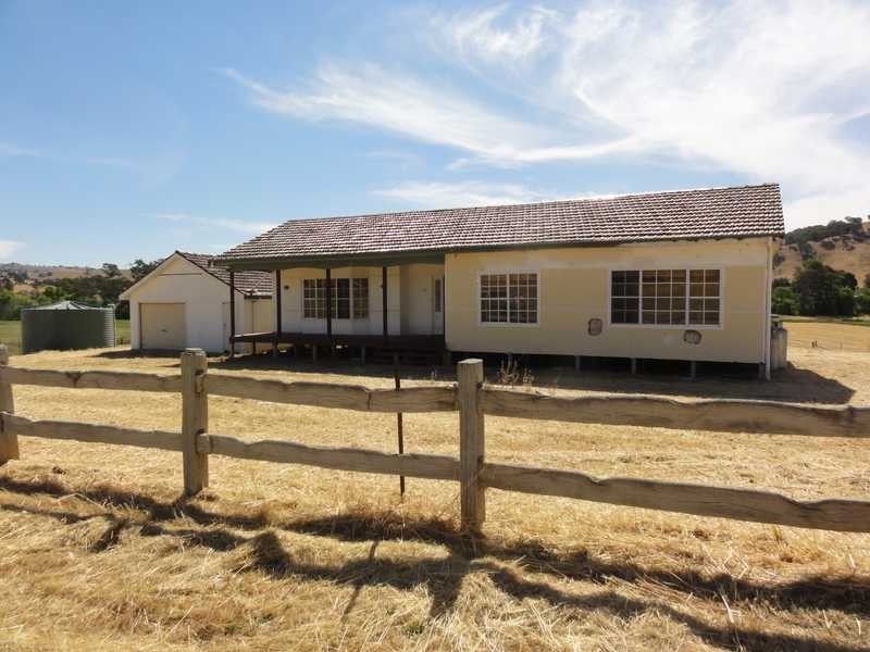 84 Lewins Lane, Tumblong NSW 2729