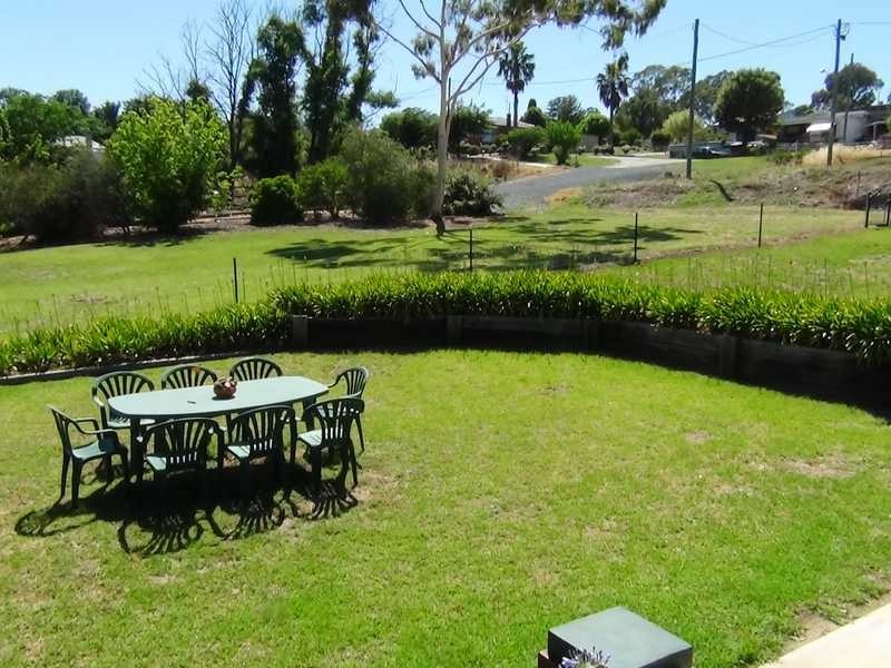 79 Mount Street, Gundagai NSW 2722
