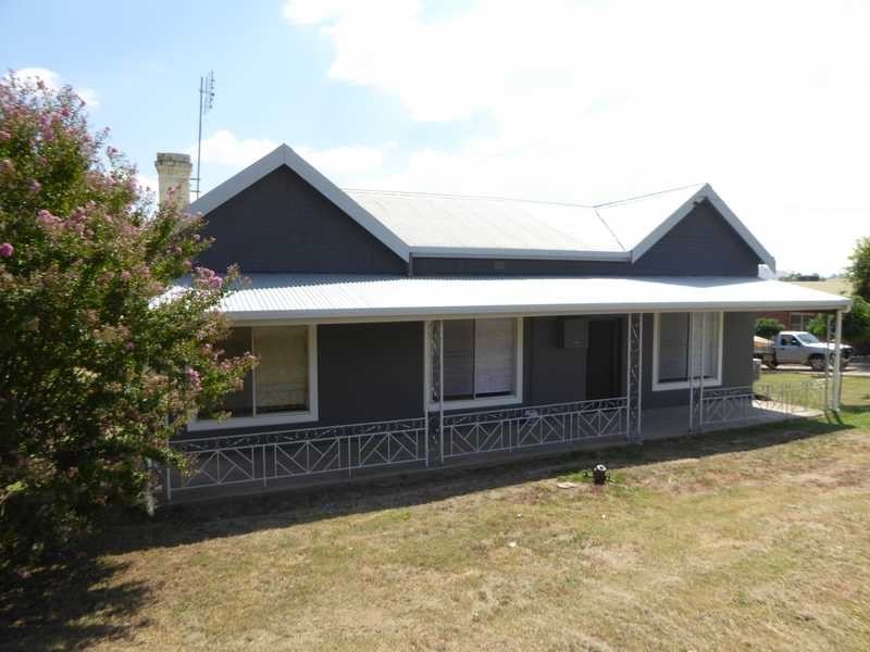 49 Mount Street, Gundagai NSW 2722