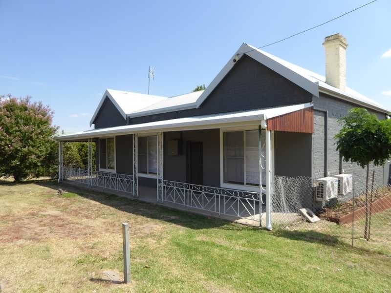49 Mount Street, Gundagai NSW 2722