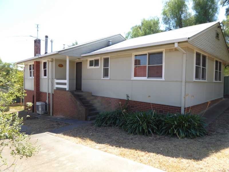 26 Tor Street, Gundagai NSW 2722