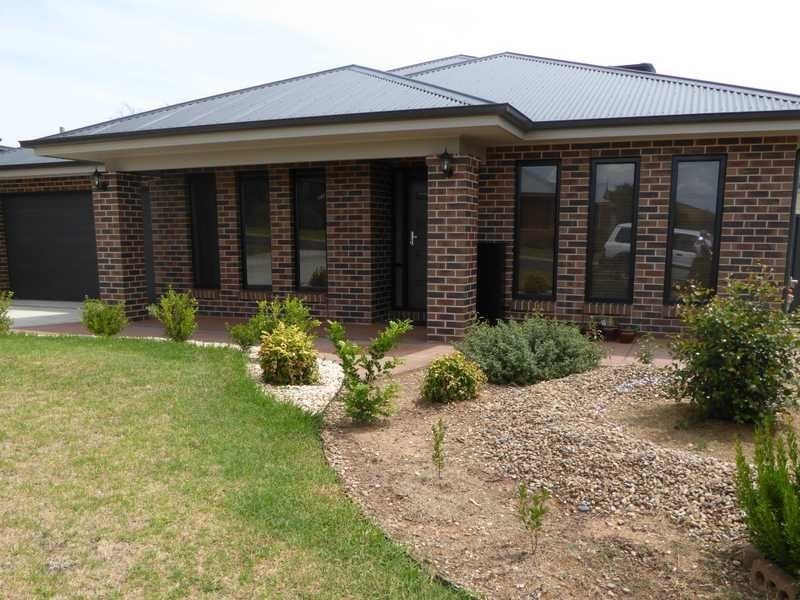 12 Lawson Drive, Gundagai NSW 2722